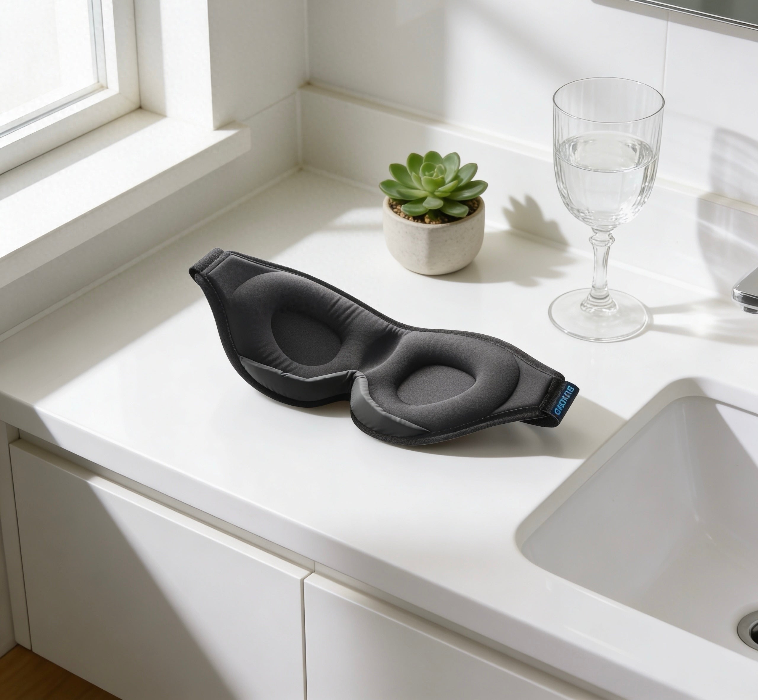 SleepAura™ Pro – Ergonomische 3D Schlafmaske mit 100% Verdunklung & ultraweicher Eisseide